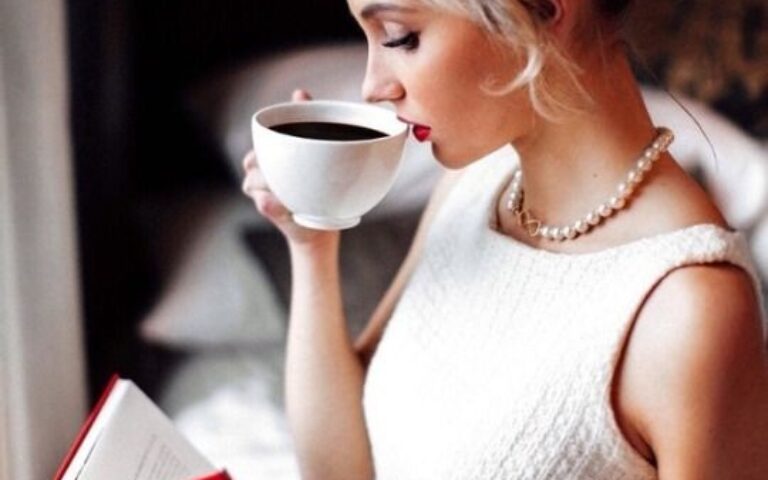 HOW TO PREVENT TEETH STAINS FROM COFFEE
